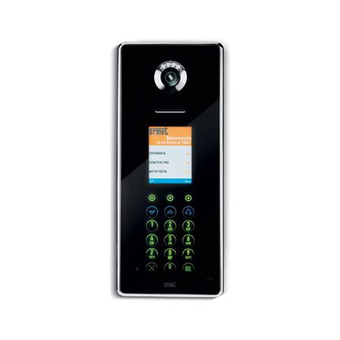 IP-Torstelle Elekta Glass mit elektronischem Namensvereichnis und Zutrittskontrolle